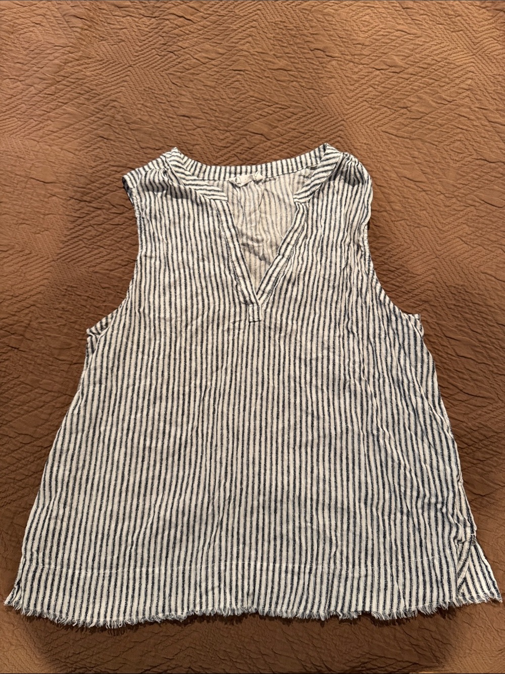 Carve design Sleeveless Striped V-Neck Cotton Top - Blue and White